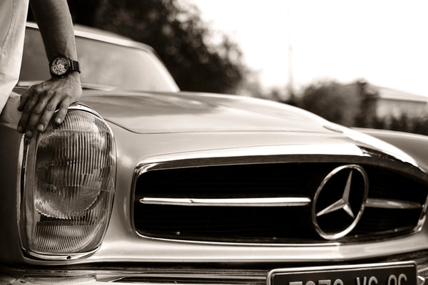 montre squelette et voiture mercedes 280sl